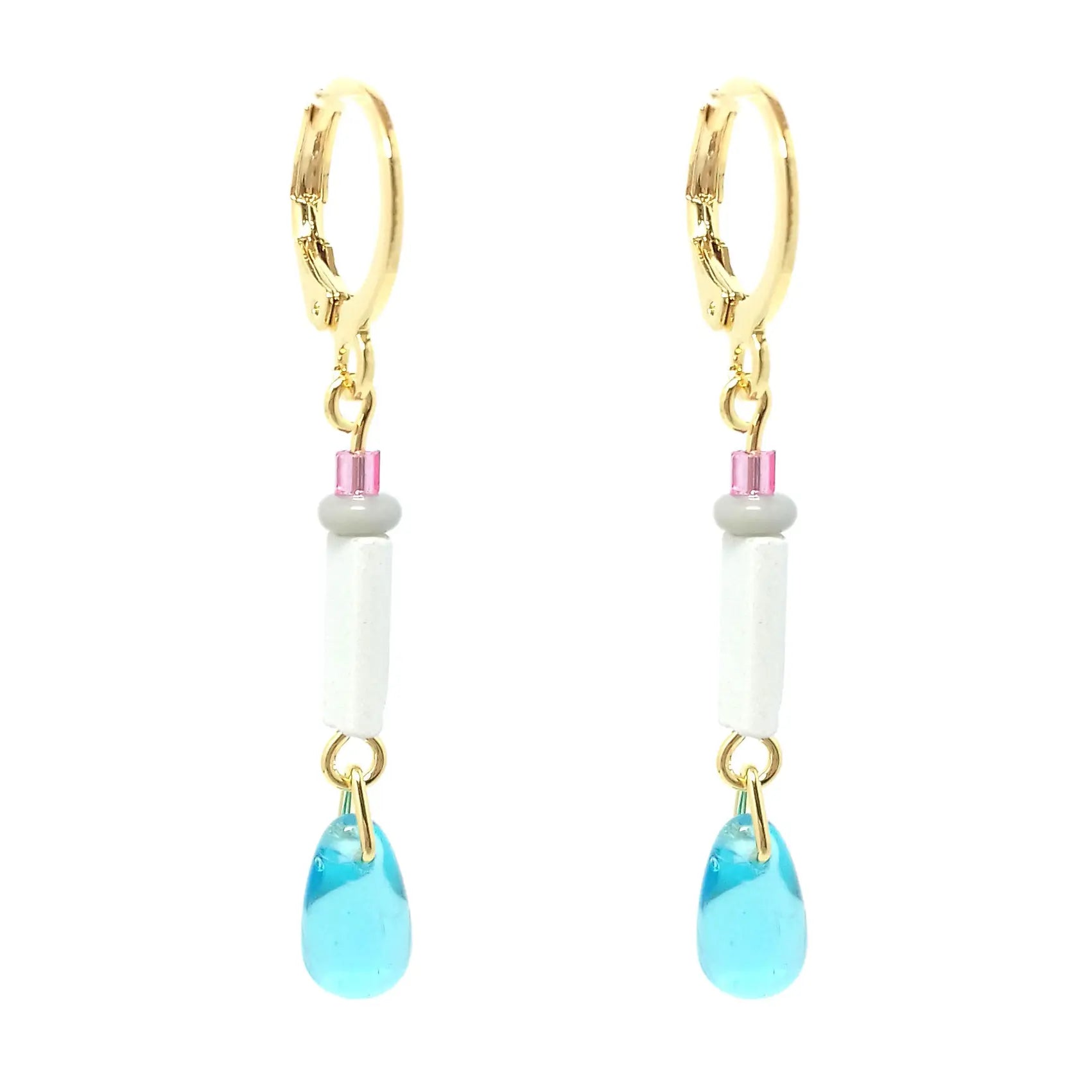 Brinco argola Mona cristal de murano azul branco banhado ouro 18k Majuh Semijoias Handmade