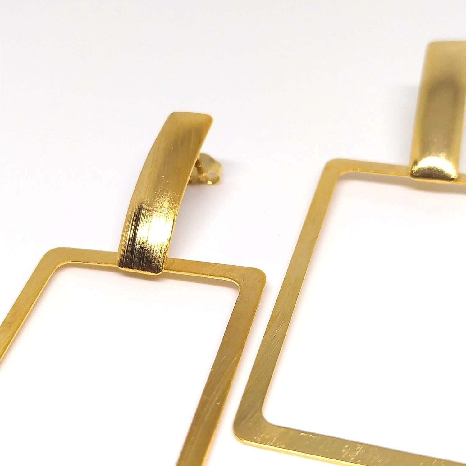 Brinco geométrico retangular banhado em ouro 18k