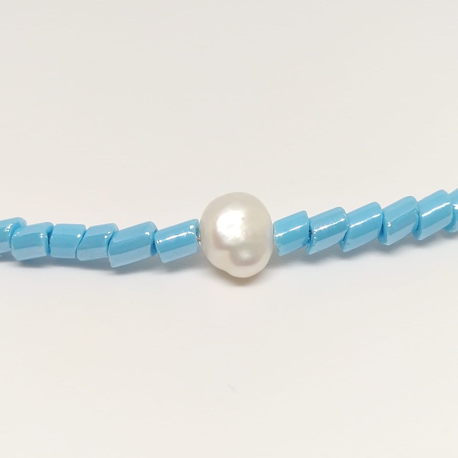 Colar conta cristal de murano azul turquesa e pérola natural banhado em Prata 925